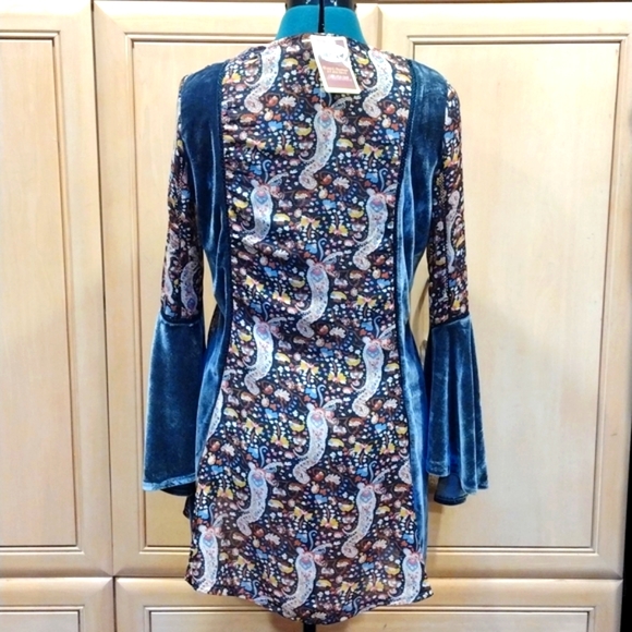 🔥POL Velour and Sheer Paisley Tunic With Bell Sleeves - Picture 7 of 17